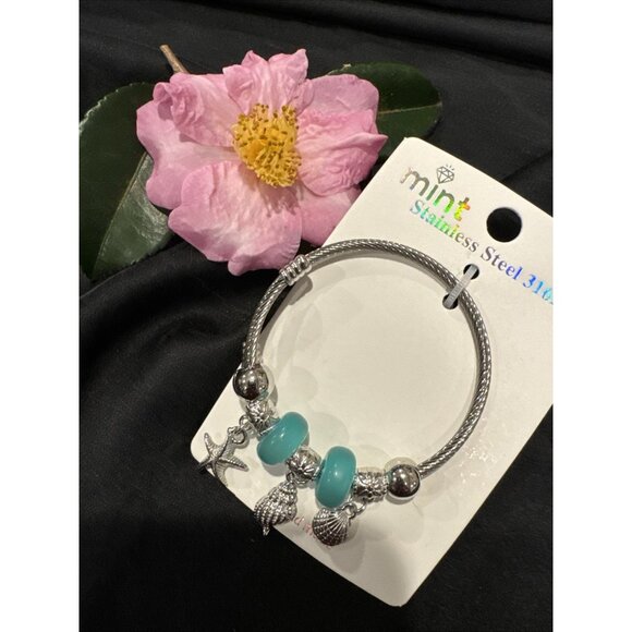 Mint Stainless Steel Starfish Shells Crystals Charm Silvertone Bracelet NEW - Picture 1 of 5